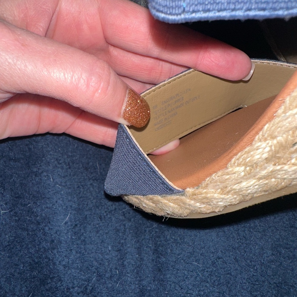 EUC Women’s size 9m Tommy Bahama Blue Sandals wedge Design - Picture 5 of 9